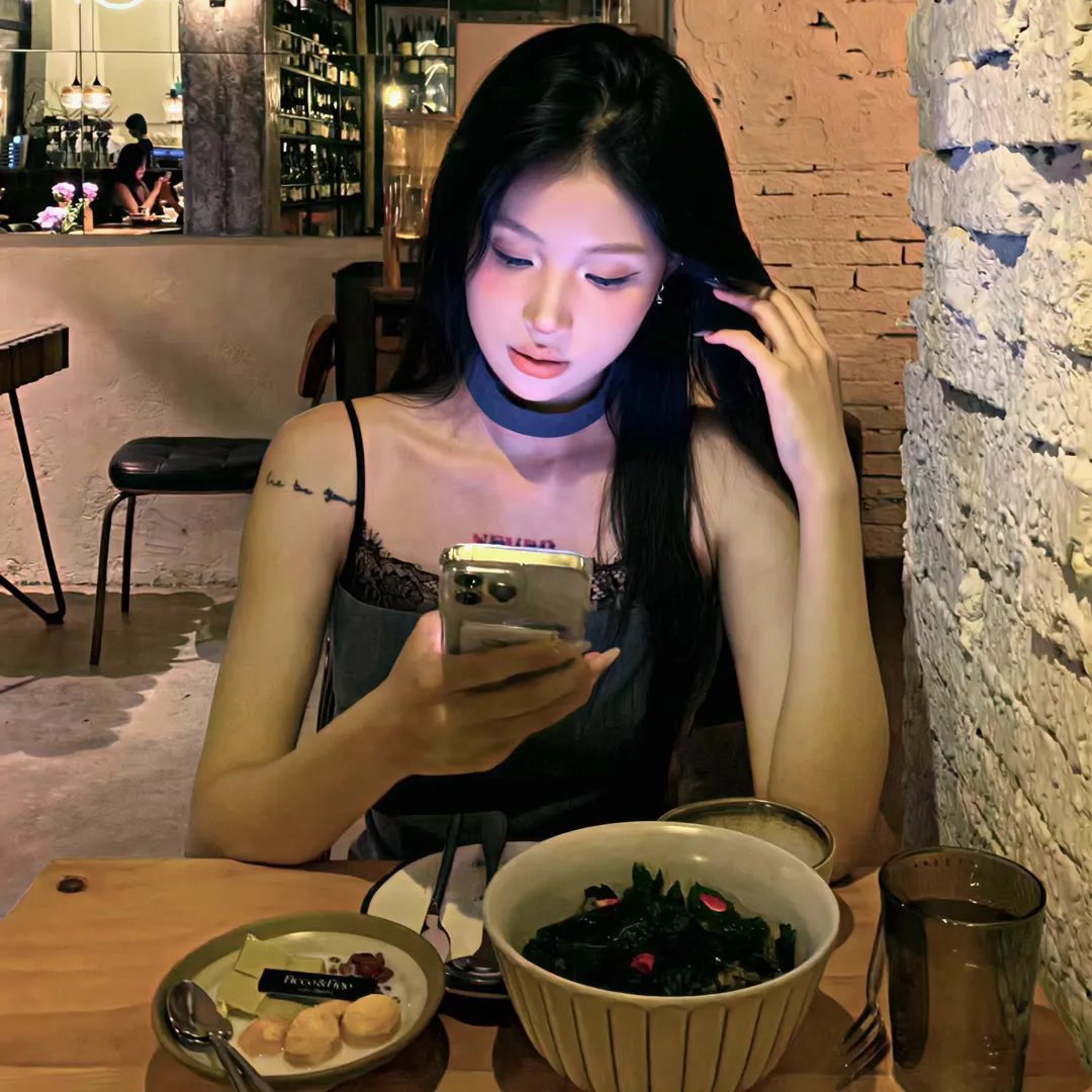 慈善晚宴实拍：某天后之女出道颜值引争议，工作室声明未澄清